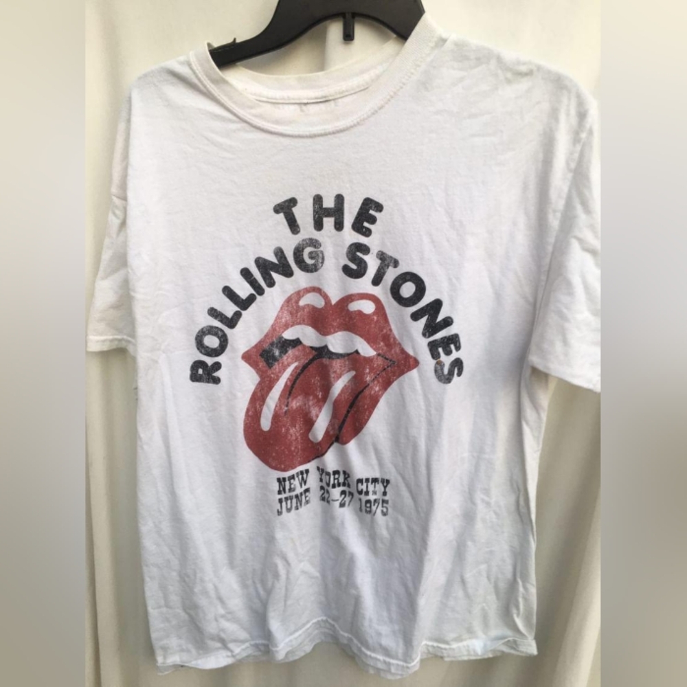 Rolling Stones June 22-27 1975 concert tee shirt  size large Rock band graphic